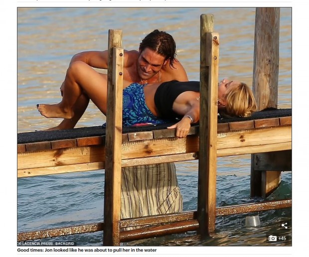 Por momentos, la estrella de Marvel y la actriz de "Alta Mar" parecieron divertirse / Captura www.dailymail.co.uk