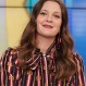 Drew Barrymore, captada en el aeropuerto con el look más informal posible: Así se vio a la actriz de 46 años