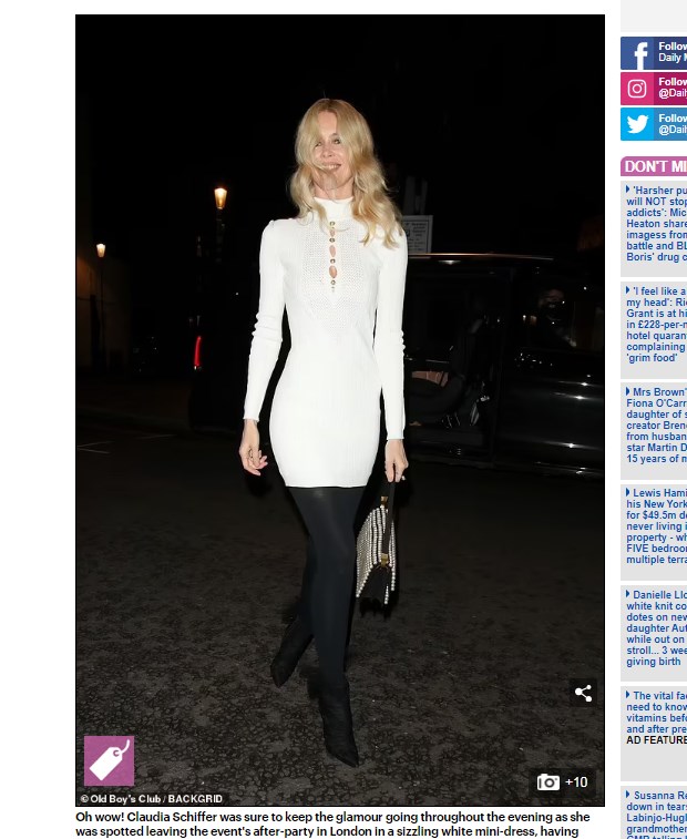 La supermodelo alemana deslumbró con un minivestido, medias largas y un par de botas / Captura www.dailymail.co.uk
