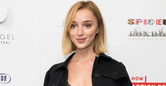 Phoebe Dynevor-560