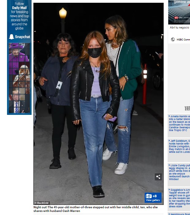 Jessica Alba, fotografiada junto a su hija Haven, de 10 años de edad / Captura www.dailymail.co.uk