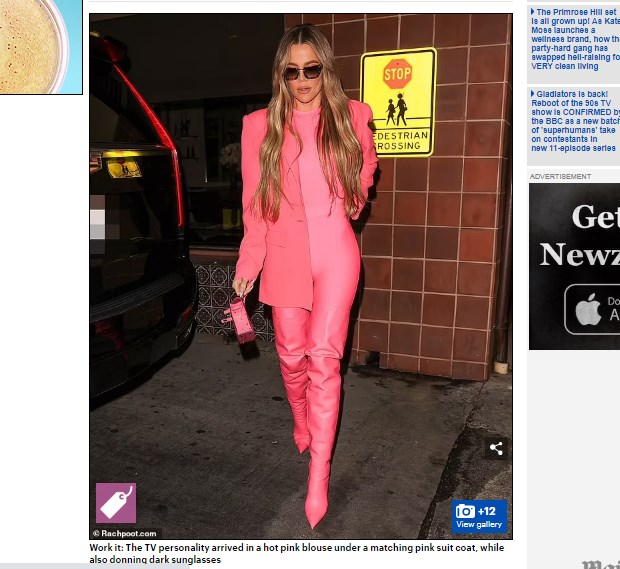 Khloé Kardashian sorprende con este look enteramente rosado / Captura www.dailymail.co.uk