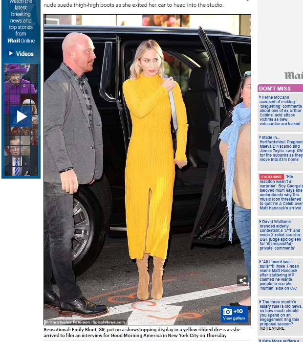 Emily Blunt sacó suspiros al aparecer enfundada en un vestido amarillo / Captura www.dailymail.co.uk