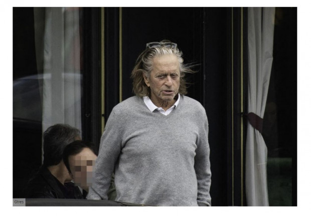 Michael Douglas, captado con un look que sorprendió a todos / Captura www.diezminutos.es