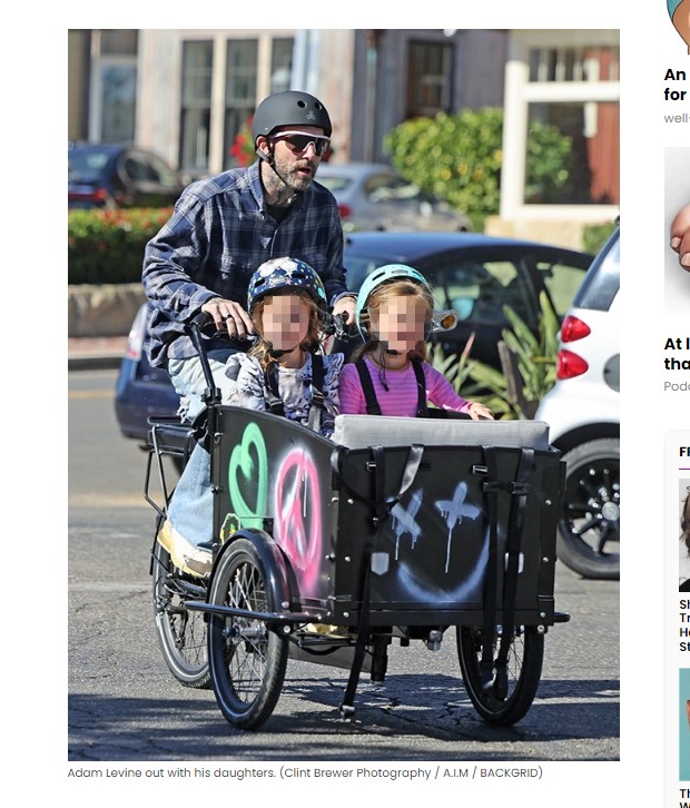 Adam Levine, captado junto a sus hijos; es el primer registro desde que fue acusado de infidelidad / Captura hollywoodlife.com