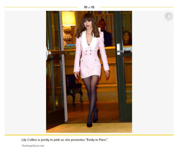 Lilly Collins, fotografiada promocionando la tercera temporada de "Emily en París" / Captura pagesix.com