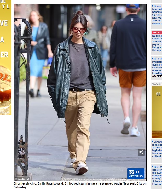 Emily Ratajkowski, fotografiada en Nueva York / Captura www.dailymail.co.uk