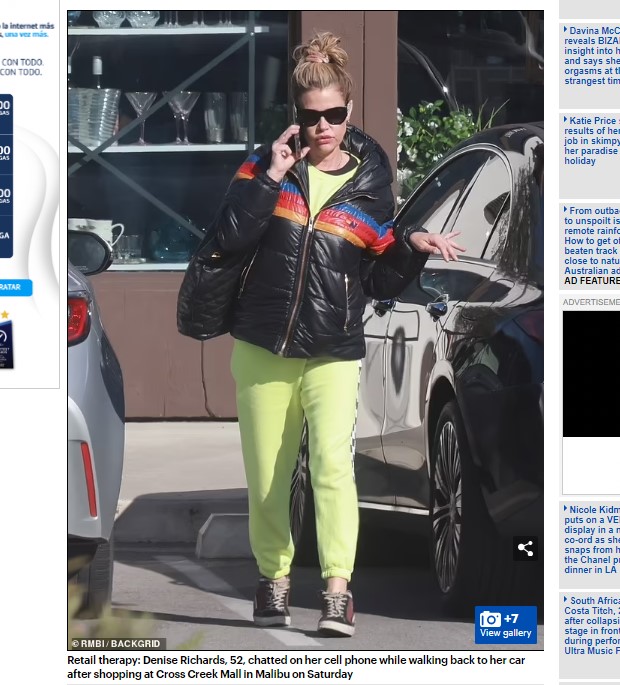 Denise Richards, fotografiada en Malibú / Captura www.dailymail.co.uk