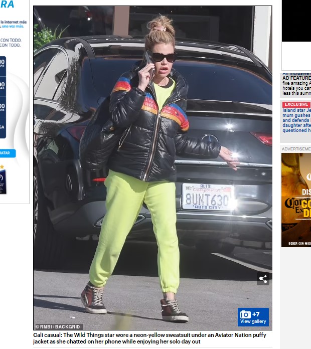 La actriz de 52 años salió con el look más simple posible / Captura www.dailymail.co.uk