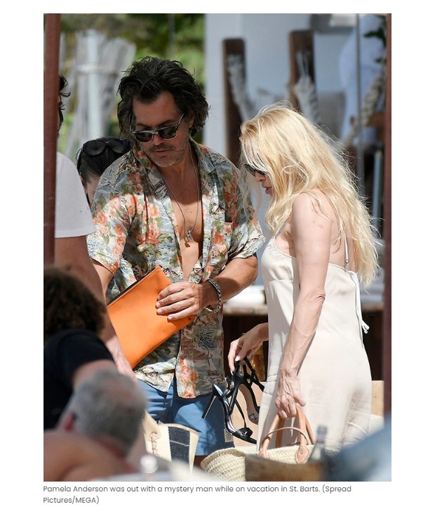 Allí estuvo junto a un misterioso hombre, de quien se sabe poco y nada / Captura hollywoodlife.com