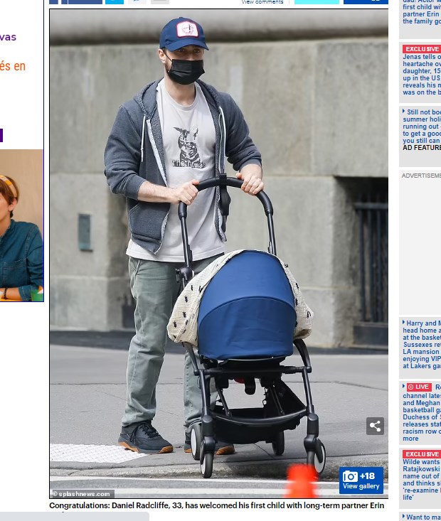 Daniel Radcliffe, fotografiado llevando a pasear a su bebé / Captura www.dailymail.co.uk