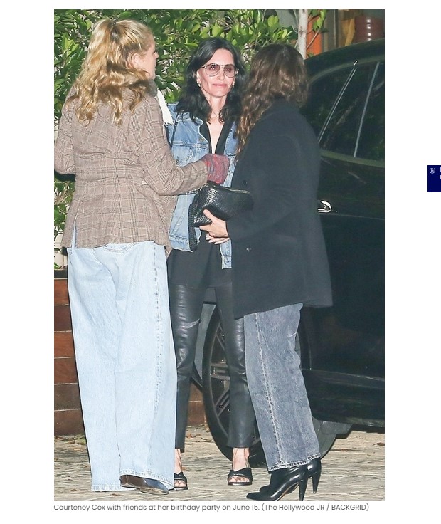 Courteney Cox cumplió 59 años y lo celebró junto a unas amigas / Captura hollywoodlife.com