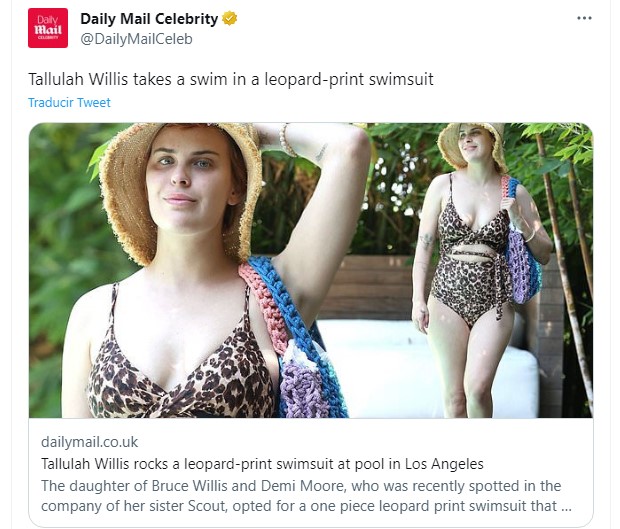 Tallulah Willis, fotografiada en una piscina "escapando" del calor / Captura twitter.com/DailyMailCeleb