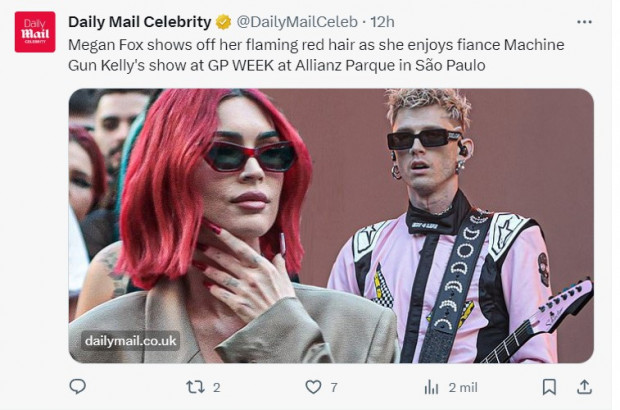 Megan Fox sorprendió con su look en concierto de Machine Gun Kelly / Captura twitter.com/DailyMailCeleb