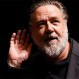Russell Crowe sorprende con drástico cambio de look: Actor evidencia una notable baja de peso ante los paparazzis