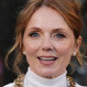 Geri Halliwell deslumbra con impecable look: Ex “Spice Girls” fue fotografiada saliendo de los estudios de la BBC