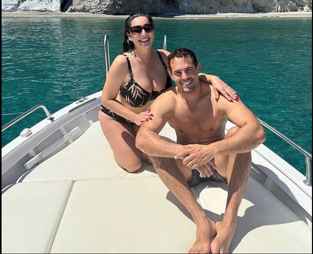 La modelo de talla grande viajó a la isla de Ponza, en Italia / www.instagram.com/iamkb