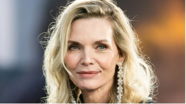 Michelle Pfeiffer paparazzis