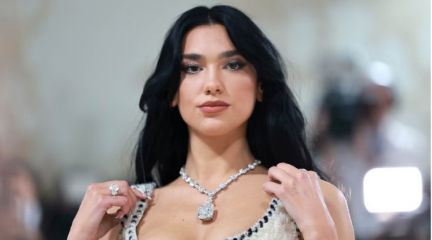 Dua Lipa paparazzis
