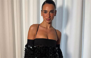 Dua Lipa sorprende con este increíble vestido y botas en Nueva York en evento de su línea de belleza