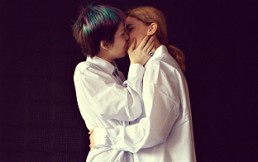 Las 23 frases y preguntas más absurdas que les hacen a las lesbianas (y que ellas detestan)