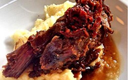 Cordero con puré de papas y ajos: Imperdible gastronomía regional patagónica