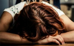 Joven denuncia que predicador la violó para “sacarle el demonio del cuerpo”