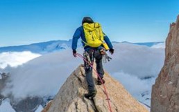 “Free Solo” en Patagonia: Escalador alcanza cima del Fitz Roy trepando solo con sus manos y pies