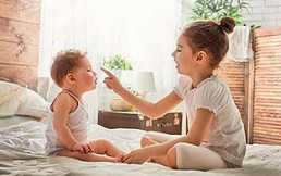 La llegada del primer hermano: ¿Cómo ayudar al hijo mayor a afrontarlo y evitar los celos?