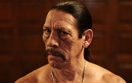 El “rudo” Danny Trejo muestra su amor por los animales en comentado spot