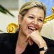 Reina Máxima de Holanda sorprendió al viajar con zapatos planos y prácticamente sin una gota de maquillaje