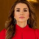 Más relajada que nunca: Rania de Jordania lució un atuendo muy casual para salir con una de sus hijas
