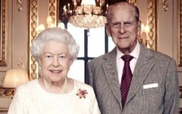 Pareja que trabajó en el castillo de Balmoral vende las tarjetas de Navidad que la Familia Real les mandó por 25 años
