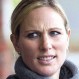 Zara Tindall maravilló en Australia con un lujoso y costoso vestido al asistir a una carrera de caballos
