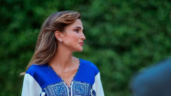 fiesta-en-jordania-rania-protagoniza-el-mejor-look-del-confinamiento