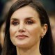 Reina Letizia sorprende a una niña con singular y cariñoso gesto al no poder saludarla por la pandemia