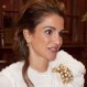 Rania de Jordania reapareció con un vestido no tradicional para inaugurar un hospital de emergencia