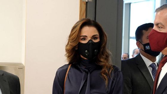 los-zapatos-de-500-euros-que-levantan-el-look-de-rania-y-que-te-van-a-enamorar