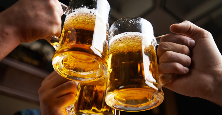 Según el Senda el happy hour como las barras libres fomentan el consumo a bajo precio. Foto Loqueva.com