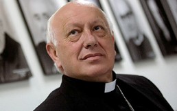 Repudio en redes sociales por negativa de Ezzati a declarar por casos de abusos sexuales