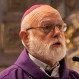 Sujetos lanzaron cartuchos de lacrimógenas mientras Celestino Aós asumía como arzobispo de Santiago