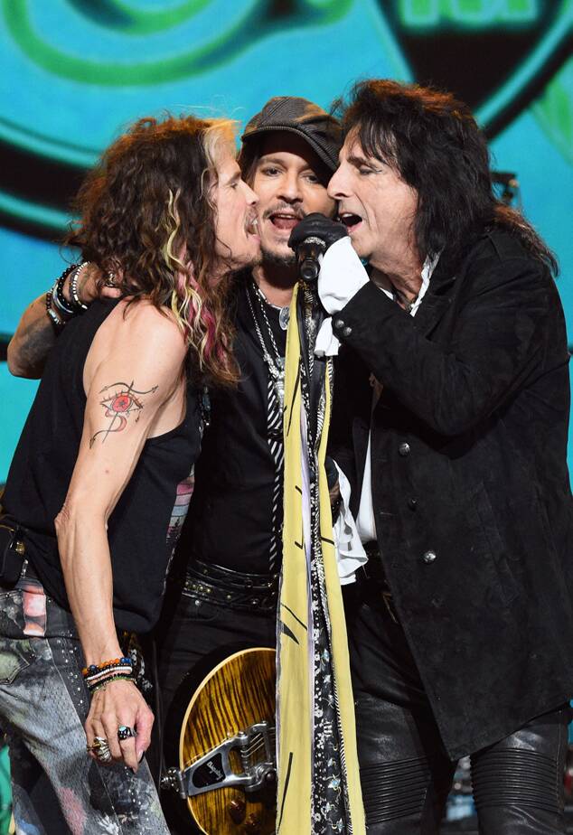 rs_634x924-200125082845-634-johnny-depp-alice-cooper.cm.12520