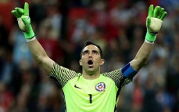¿Es Claudio Bravo el mejor arquero en la historia del fútbol chileno?