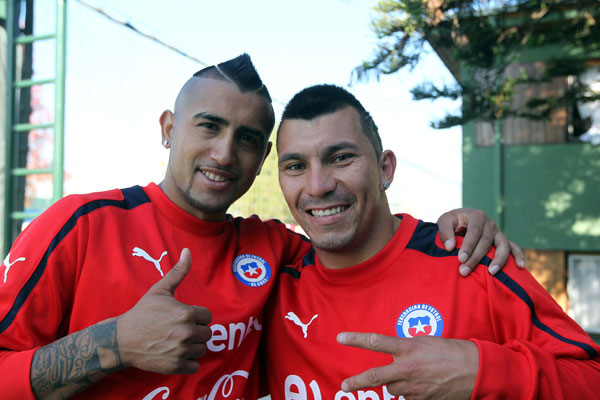 Arturo Vidal y Gary Medel, en los tiempos en que eran fijos en la Roja.