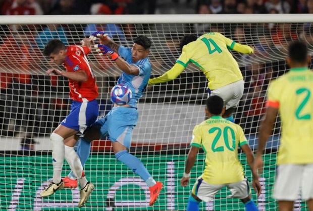 Cuando Brasil ya estaba mostrando visos de cansancio, vino el remate de Luis Henrique y cerró todo el tema.