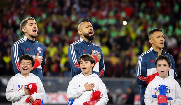 Arturo Vidal y Alexis Sánchez en la alineación titular de la Roja, Tras sus grandes éxitos, hoy aparecen casi como símbolos que deben ser inamovibles lo cual es un error.