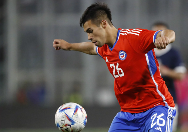 Alexander Aravena sería titular en la ofensiva de la Selección Nacional este jueves ante Brasil.