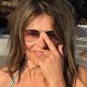 Elizabeth Hurley se luce posando en bikini y prueba que es la mujer que “no envejece”