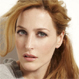 Paparazzis sorprenden a Gillian Anderson con foto en una piscina a su 48 años