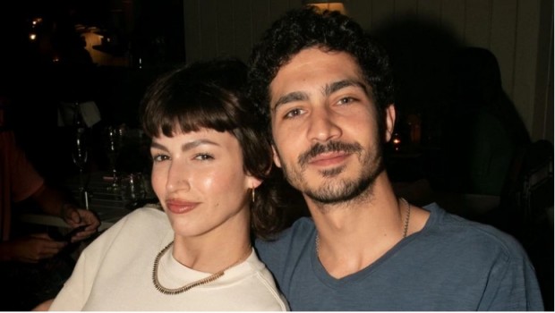 Úrsula Corberó junto al "Chino" Darín / www.infobae.com
